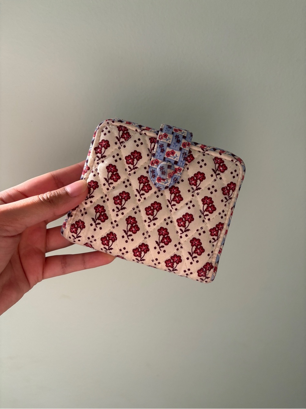 Vera Bradley Quilted Floral Compact Wallet - Cream with Red Floral